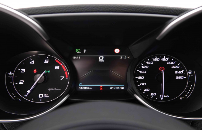ALFAROMEO_ALFAROMEO_GIULIA_2548616_17.jpg