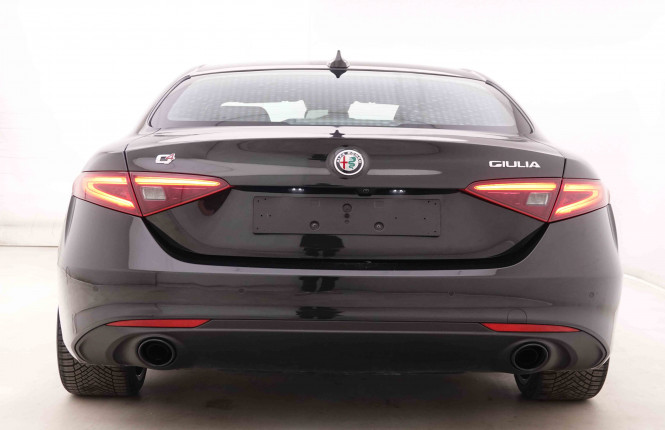 ALFAROMEO_ALFAROMEO_GIULIA_2548616_30.jpg