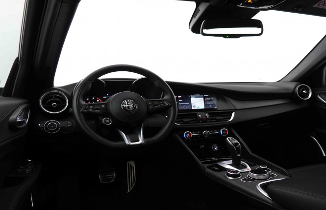 ALFAROMEO_ALFAROMEO_GIULIA_2548616_7.jpg