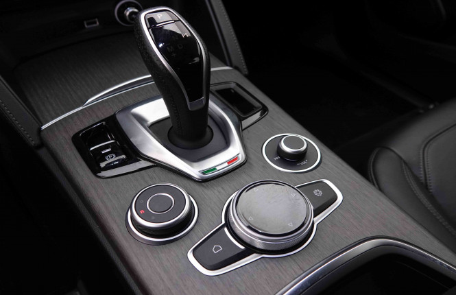 ALFAROMEO_ALFAROMEO_STELVIO_2549245_13.jpg