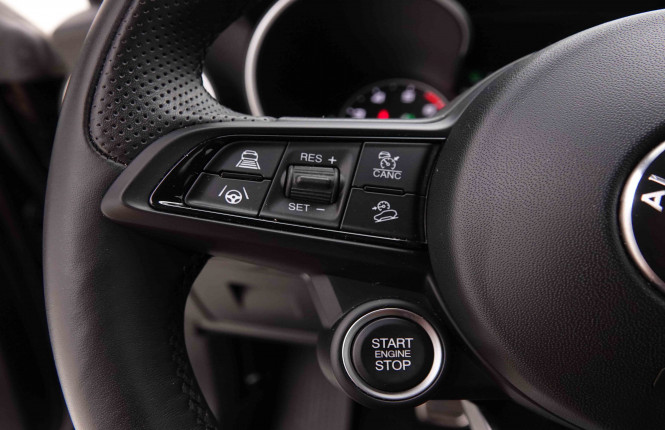 ALFAROMEO_ALFAROMEO_STELVIO_2549245_17.jpg