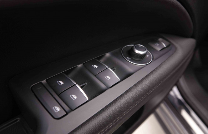 ALFAROMEO_ALFAROMEO_STELVIO_2549245_20.jpg