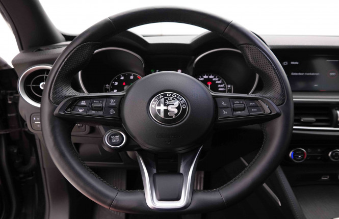 ALFAROMEO_ALFAROMEO_STELVIO_2549245_8.jpg