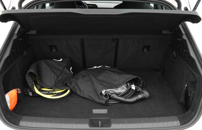 AUDI_AUDI_A3_2653699_5.jpg AUDI_AUDI_A3_2653699_5.jpg