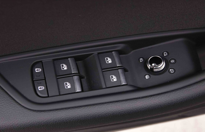 AUDI_AUDI_A4_2548645_21.jpg