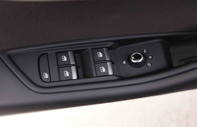 AUDI_AUDI_A4_2548648_23.jpg