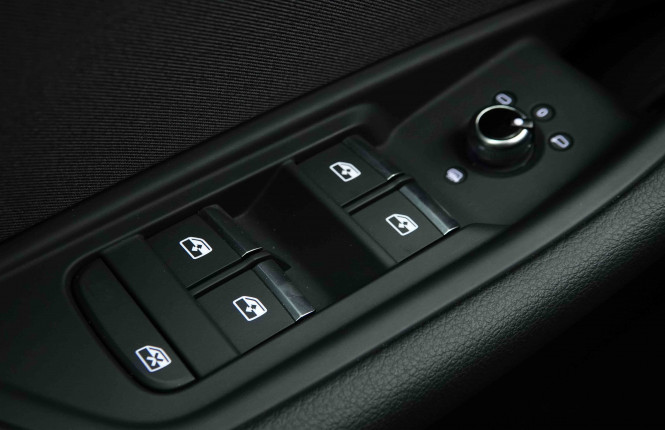 AUDI_AUDI_A4_2654454_22.jpg AUDI_AUDI_A4_2654454_22.jpg