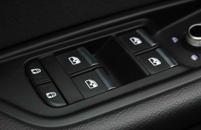 AUDI_AUDI_A4_2654705_23.jpg AUDI_AUDI_A4_2654705_23.jpg
