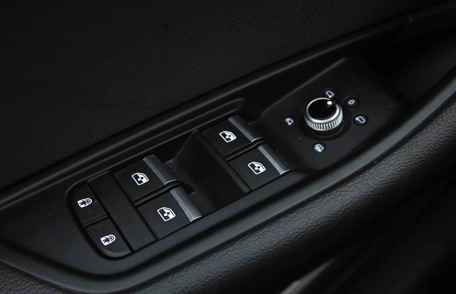 AUDI_AUDI_A4_2654889_22.jpg AUDI_AUDI_A4_2654889_22.jpg