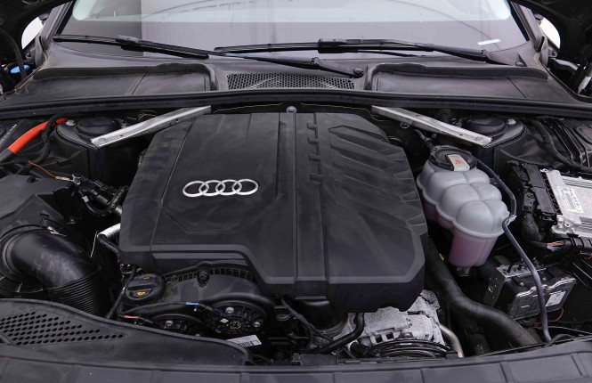 AUDI_AUDI_A4_2655251_24.jpg AUDI_AUDI_A4_2655251_24.jpg