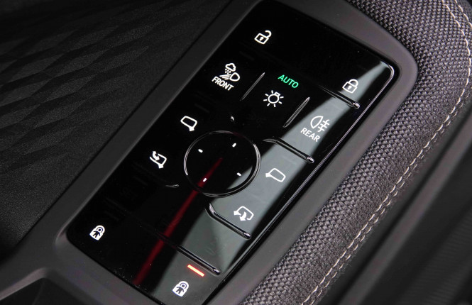 AUDI_AUDI_A5_2550533_25.jpg AUDI_AUDI_A5_2550533_25.jpg