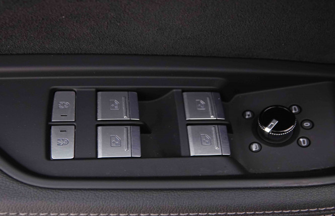 AUDI_AUDI_E_TRON_2551046_19.jpg AUDI_AUDI_E_TRON_2551046_19.jpg