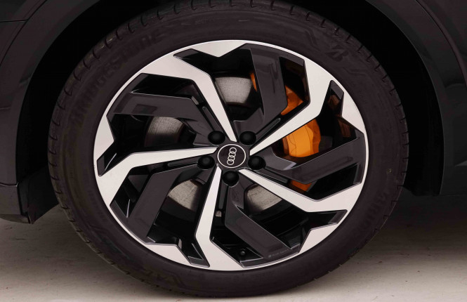 AUDI_AUDI_E_TRON_2551046_21.jpg AUDI_AUDI_E_TRON_2551046_21.jpg