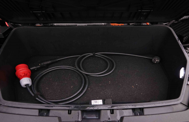 AUDI_AUDI_E_TRON_2551046_22.jpg AUDI_AUDI_E_TRON_2551046_22.jpg