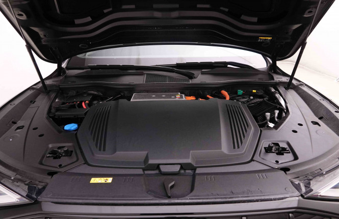 AUDI_AUDI_E_TRON_2551046_23.jpg AUDI_AUDI_E_TRON_2551046_23.jpg