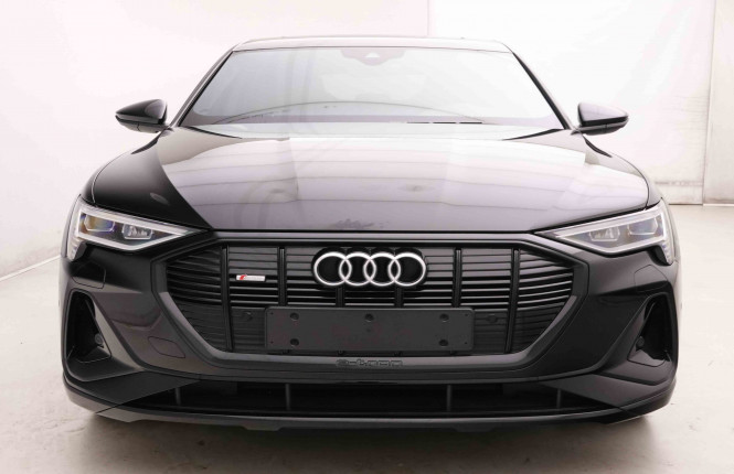 AUDI_AUDI_E_TRON_2551046_26.jpg AUDI_AUDI_E_TRON_2551046_26.jpg