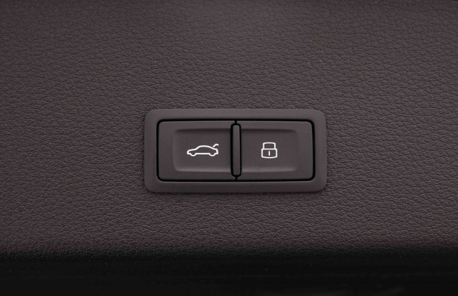 AUDI_AUDI_E_TRON_2551046_6.jpg AUDI_AUDI_E_TRON_2551046_6.jpg