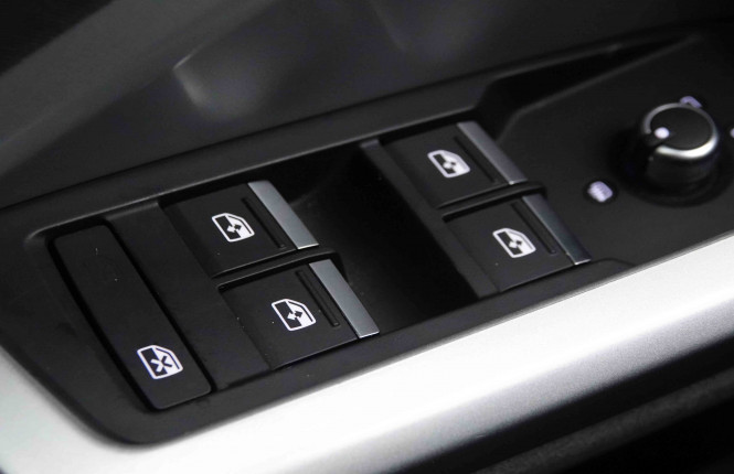 AUDI_AUDI_Q3_2652723_18.jpg AUDI_AUDI_Q3_2652723_18.jpg