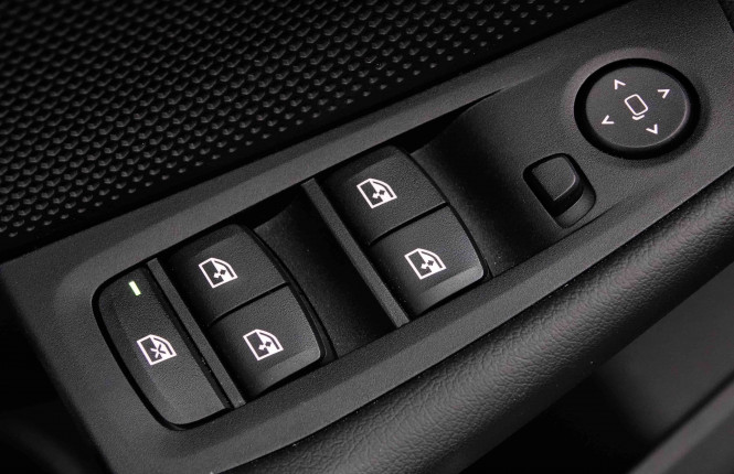 BMW_BMW_2_2653282_22.jpg