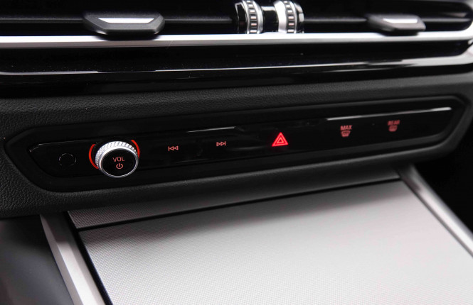 BMW_BMW_3_2550829_15.jpg BMW_BMW_3_2550829_15.jpg