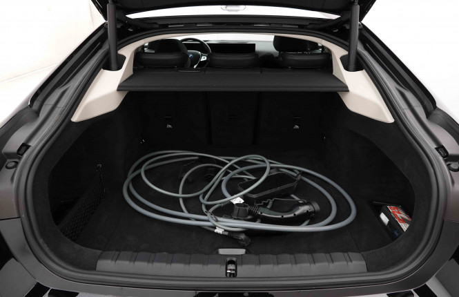 BMW_BMW_I4_2653083_5.jpg