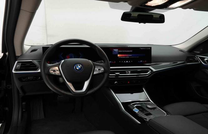 BMW_BMW_I4_2653083_8.jpg