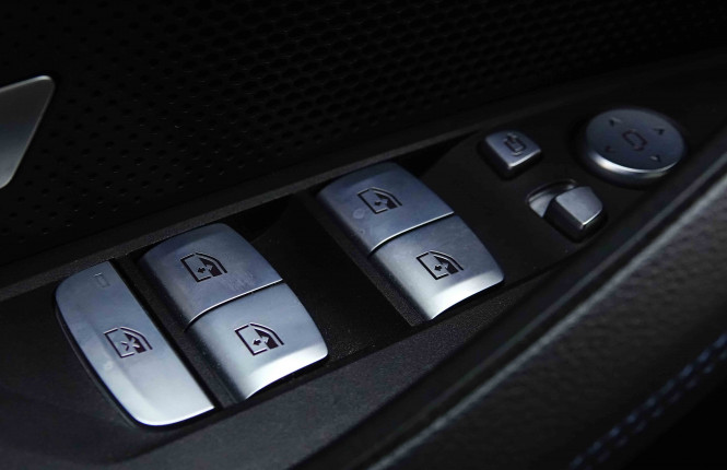 BMW_BMW_I4_2654911_23.jpg