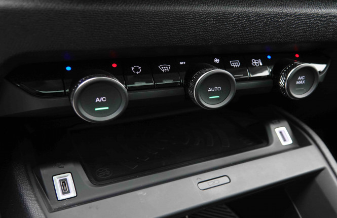 CITROEN_CITROEN_C4 X_2549729_16.jpg