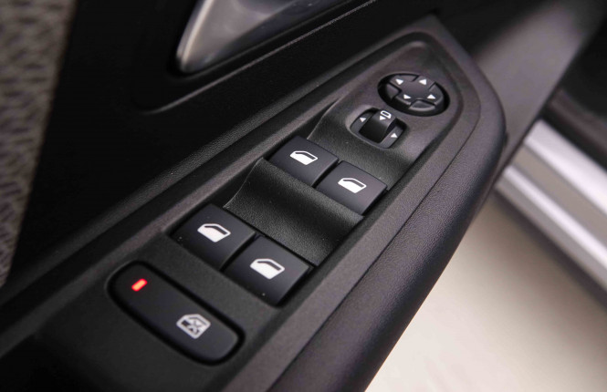 CITROEN_CITROEN_C4 X_2549729_22.jpg