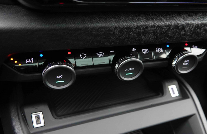 CITROEN_CITROEN_C4 X_2652110_15.jpg