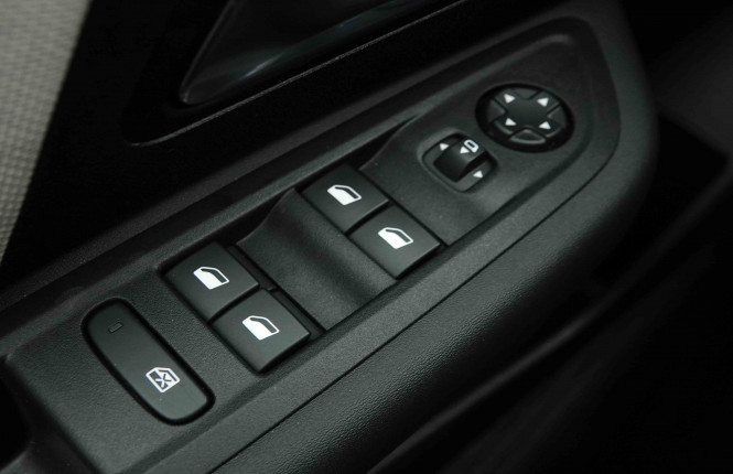 CITROEN_CITROEN_C4 X_2653656_19.jpg CITROEN_CITROEN_C4 X_2653656_19.jpg