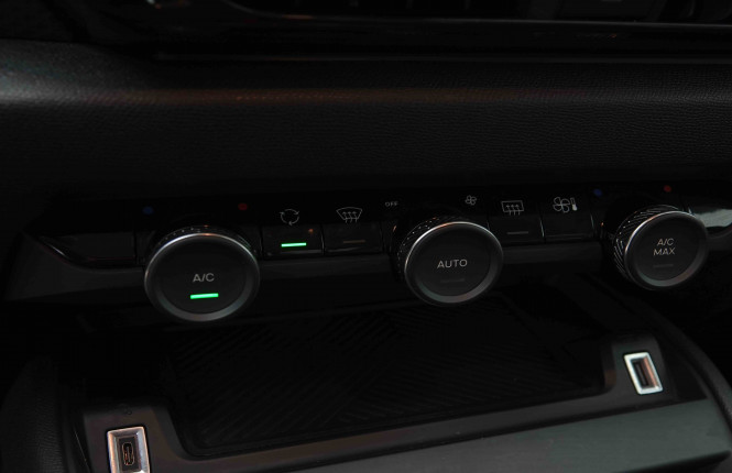 CITROEN_CITROEN_C4 X_2653785_14.jpg CITROEN_CITROEN_C4 X_2653785_14.jpg