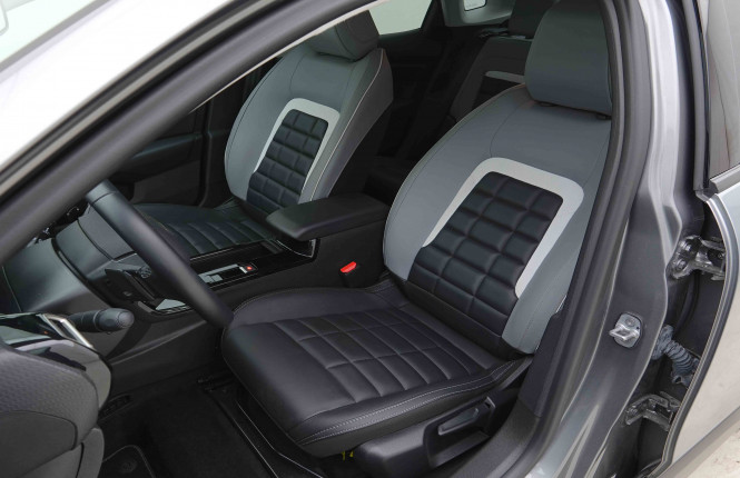 CITROEN_CITROEN_C4 X_2653785_6.jpg CITROEN_CITROEN_C4 X_2653785_6.jpg