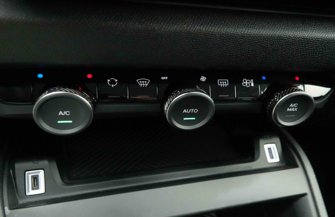 CITROEN_CITROEN_C4 X_2653791_14.jpg CITROEN_CITROEN_C4 X_2653791_14.jpg