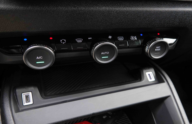 CITROEN_CITROEN_C4_2550579_14.jpg CITROEN_CITROEN_C4_2550579_14.jpg