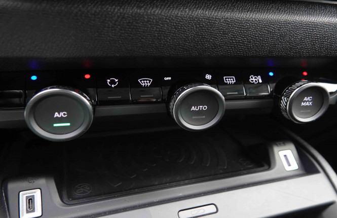 CITROEN_CITROEN_C4_2550936_13.jpg CITROEN_CITROEN_C4_2550936_13.jpg