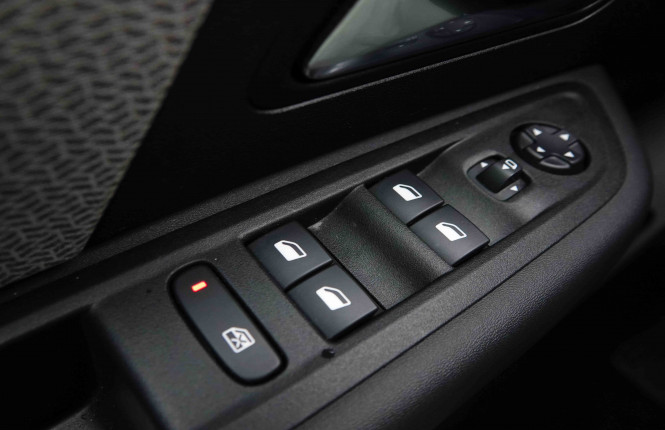 CITROEN_CITROEN_C4_2550943_18.jpg CITROEN_CITROEN_C4_2550943_18.jpg