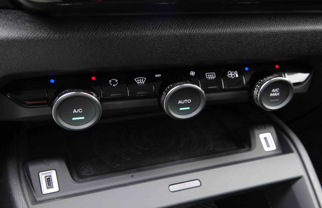 CITROEN_CITROEN_C4_2550946_13.jpg CITROEN_CITROEN_C4_2550946_13.jpg