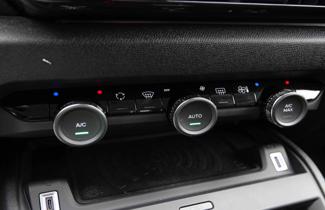 CITROEN_CITROEN_C4_2550952_14.jpg CITROEN_CITROEN_C4_2550952_14.jpg