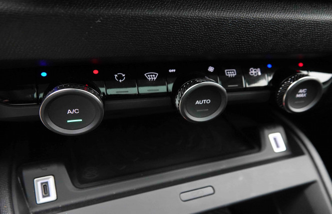 CITROEN_CITROEN_C4_2551412_15.jpg CITROEN_CITROEN_C4_2551412_15.jpg