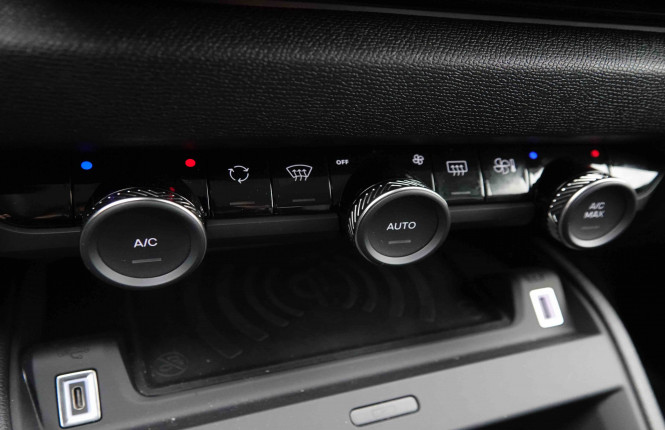 CITROEN_CITROEN_C4_2652041_13.jpg CITROEN_CITROEN_C4_2652041_13.jpg