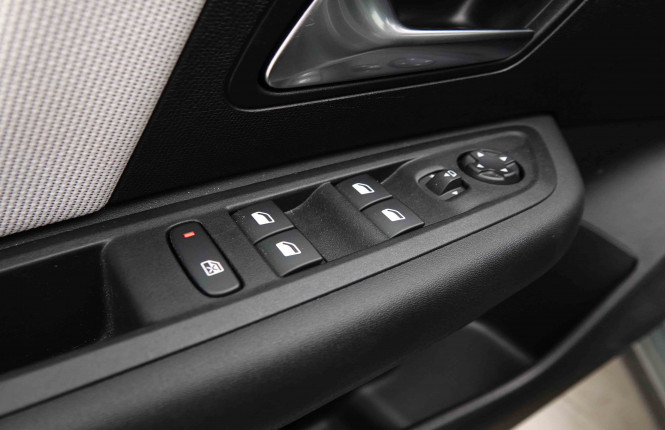 CITROEN_CITROEN_C4_2653782_18.jpg CITROEN_CITROEN_C4_2653782_18.jpg