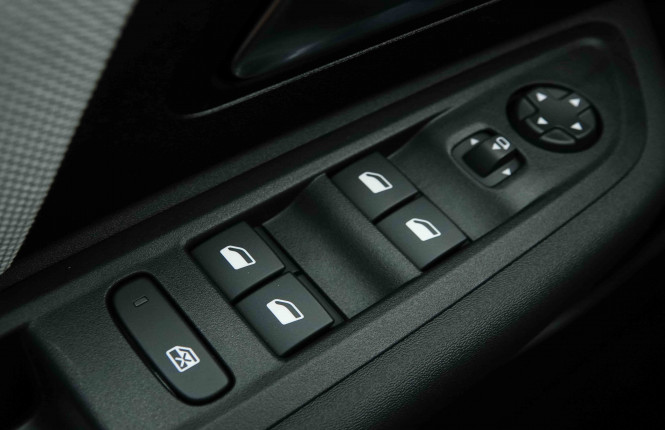 CITROEN_CITROEN_C4_2654236_20.jpg CITROEN_CITROEN_C4_2654236_20.jpg