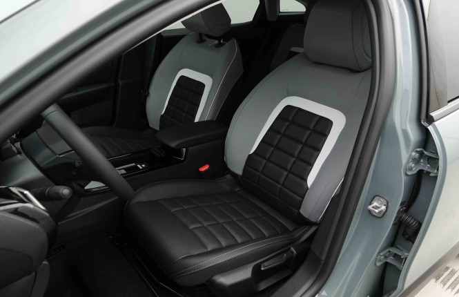 CITROEN_CITROEN_C4_2654236_6.jpg CITROEN_CITROEN_C4_2654236_6.jpg