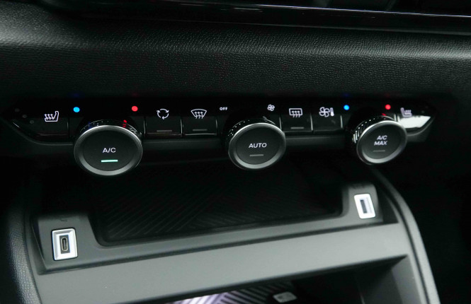 CITROEN_CITROEN_C4_2654244_14.jpg CITROEN_CITROEN_C4_2654244_14.jpg