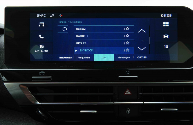 CITROEN_CITROEN_C4_2654344_9.jpg CITROEN_CITROEN_C4_2654344_9.jpg