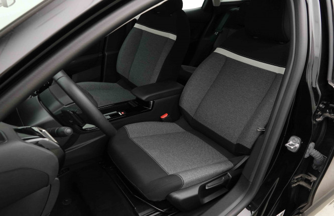 CITROEN_CITROEN_C4_2654363_6.jpg CITROEN_CITROEN_C4_2654363_6.jpg