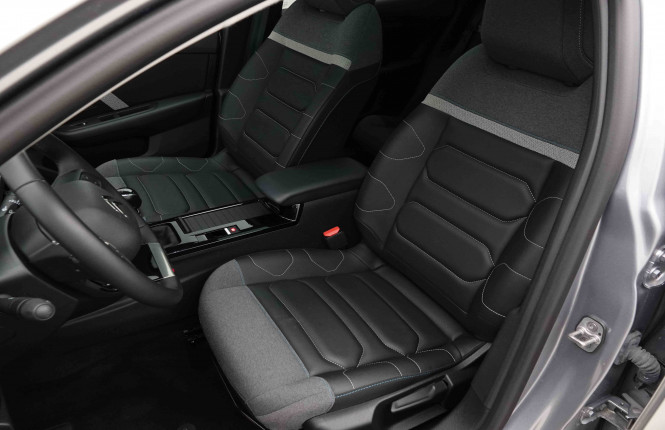 CITROEN_CITROEN_C4_2654364_6.jpg CITROEN_CITROEN_C4_2654364_6.jpg