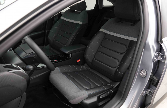 CITROEN_CITROEN_C4_2654366_6.jpg CITROEN_CITROEN_C4_2654366_6.jpg