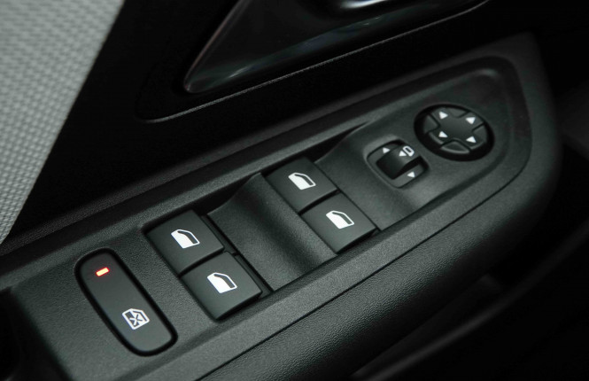 CITROEN_CITROEN_C4_2654465_20.jpg CITROEN_CITROEN_C4_2654465_20.jpg
